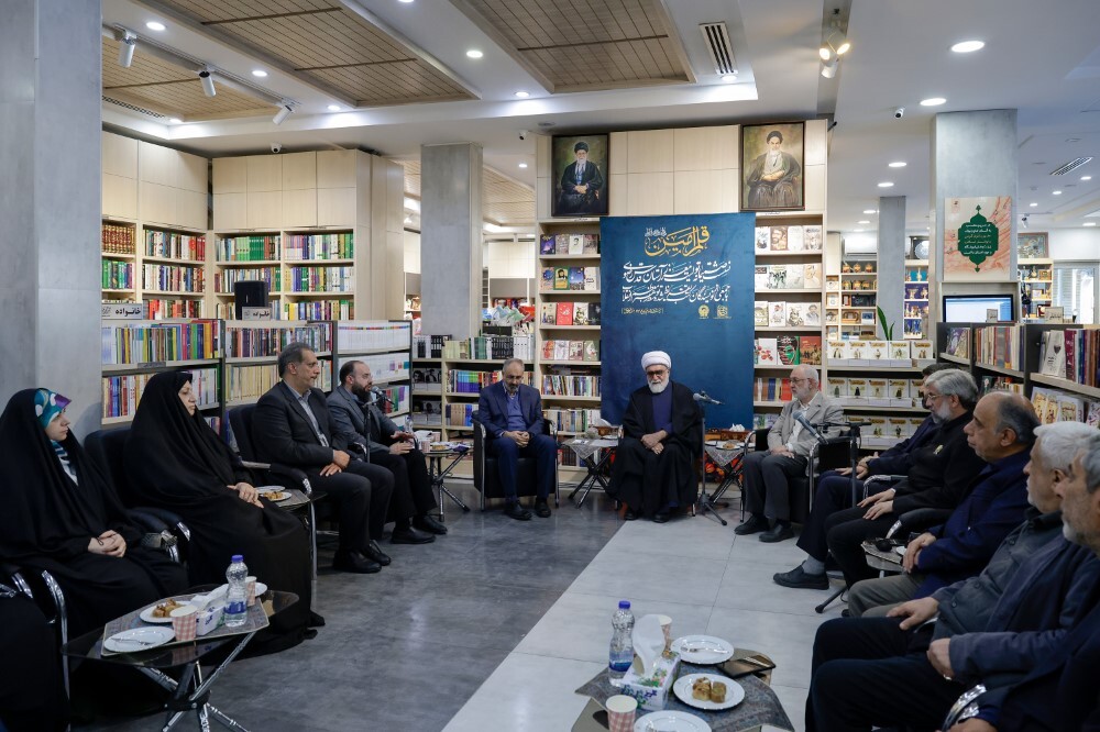تصاویر/ دیدار جمعی از نویسندگان آثار دارای تقریظ رهبر معظم انقلاب اسلامی با تولیت آستان قدس رضوی