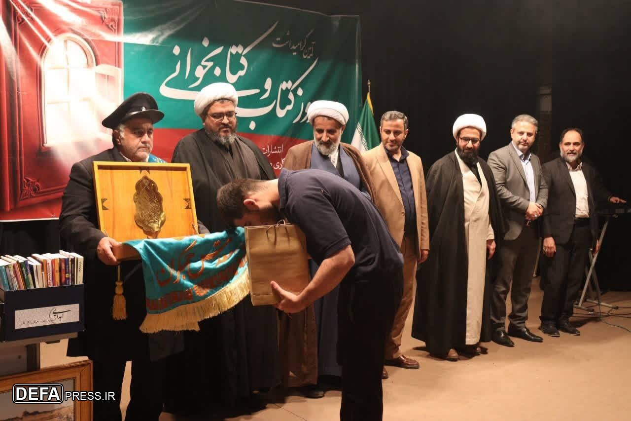 آزادی زندانی زیر ۱۸ سال با کمک مخاطبین انتشارات کتاب جمکران آزادی زندانی زیر ۱۸ سال با کمک مخاطبین انتشارات کتاب جمکران