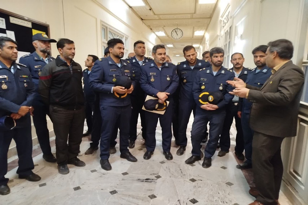 تصاویر/ بازدید کارکنان پایگاه نیروی هوایی در مشهد از کتابخانه مرکزی آستان قدس رضوی (ع)