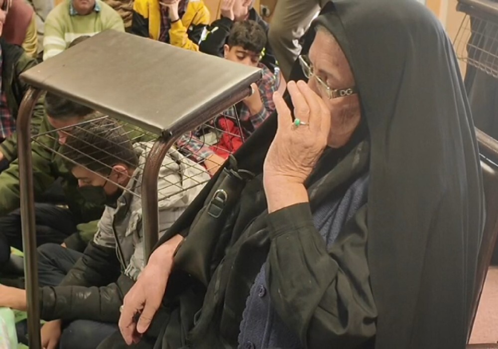 خاطره گویی مادر شهید عاشوری برای دانش آموزان + فیلم