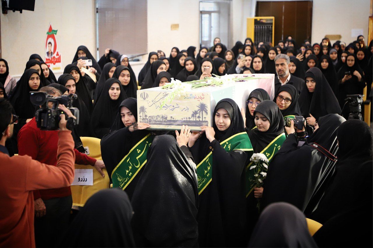 تصاویر/ مراسم استقبال از پیکر مطهر «شهید گمنام» در دانشگاه فرهنگیان پردیس زینب کبری (س)