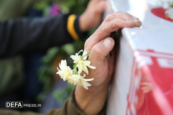 هشت شهید گمنام و پیکر شهید «اکبر صفی صمغآبادی» وارد استان قزوین شدند هشت شهید گمنام و پیکر شهید «اکبر صفی صمغآبادی» وارد استان قزوین شدند