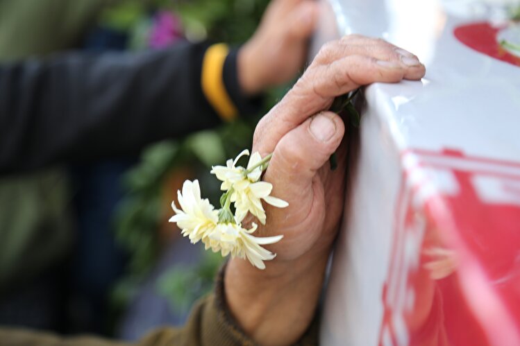 هشت شهید گمنام و پیکر شهید «اکبر صفی صمغ‌آبادی» وارد استان قزوین شدند