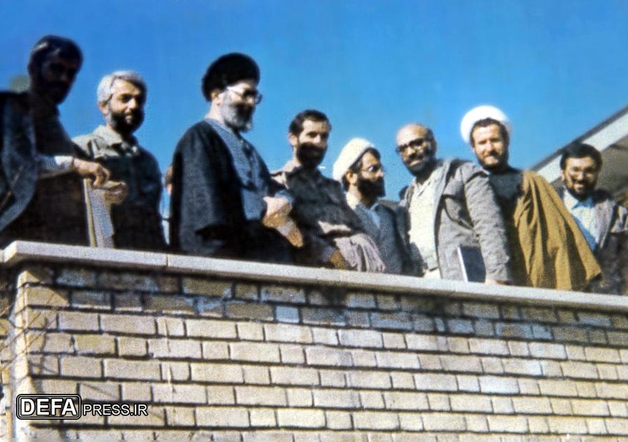 تصویری از شهید سپهبد علی شادمانی در کنار آیت‌الله خامنه‌ای در سال ۱۳۶۶