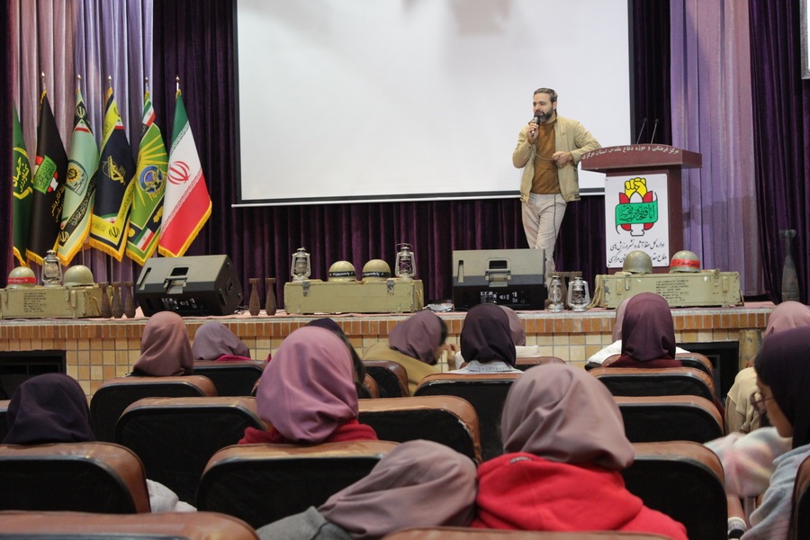 تصاویر/ آشنایی دانش آموزان با فرهنگ ایثار و شهادت