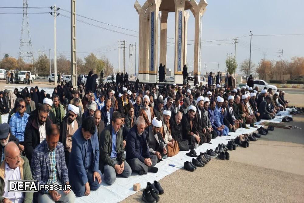 تصاویر/ اقامه نماز باران همزمان با حضور پیکر مطهر شهدای گمنام در شهرستان فاروج