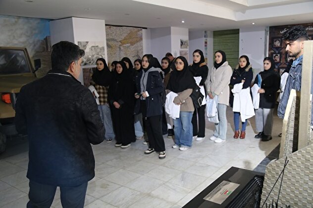 تصاویر/ بازدید دانشجویان دانشگاه علوم پزشکی از موزه دفاع مقدس ارومیه