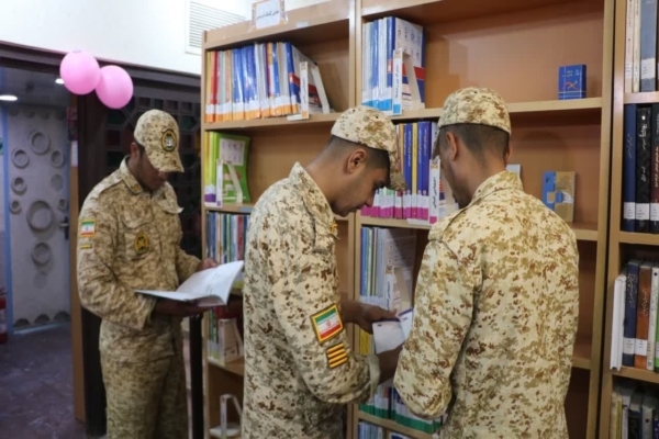 بازدید کارکنان گروه ۴۴ توپخانه از کتابخانه توحید اصفهان بازدید کارکنان گروه ۴۴ توپخانه از کتابخانه توحید اصفهان