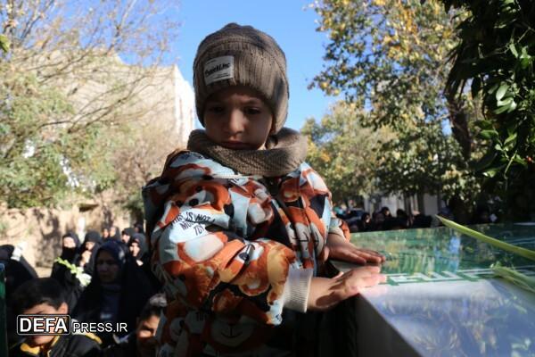 شهر الوند با حضور پرشکوه مردم از هشت شهید گمنام و شهید «اکبر صفی صمغآبادی» استقبال کرد شهر الوند با حضور پرشکوه مردم از هشت شهید گمنام و شهید «اکبر صفی صمغآبادی» استقبال کرد