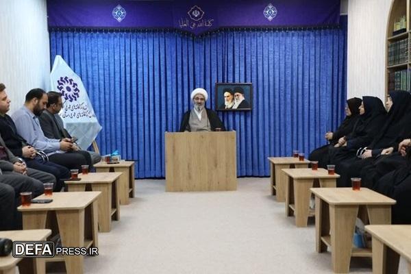 حلقههای مطالعاتی و فکری در بین نخبگان و متفکران ایجاد شود حلقههای مطالعاتی و فکری در بین نخبگان و متفکران ایجاد شود