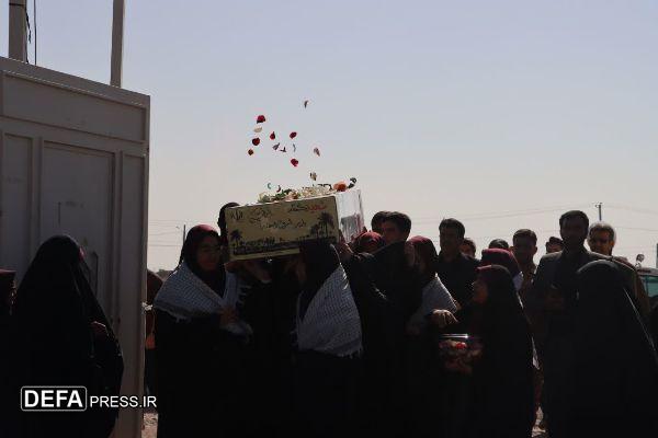 دانشآموزان مدارس کرمان از پیکر شهید گمنام استقبال کردند+تصاویر دانشآموزان مدارس کرمان از پیکر شهید گمنام استقبال کردند+تصاویر