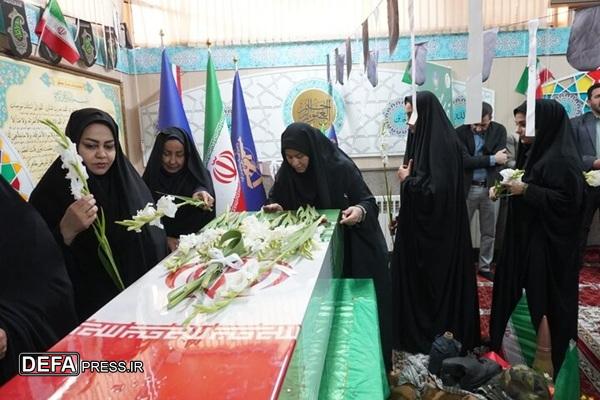 استقبال امدادگران کمیته امداد فارس از پیکر شهید گمنام استقبال امدادگران کمیته امداد فارس از پیکر شهید گمنام