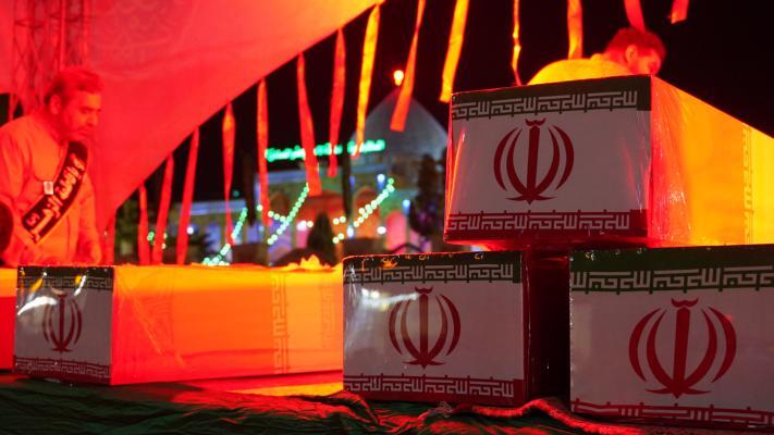 تصاویر/حال و هوای یزد با حضور آلاله‌های خوشنام وطن