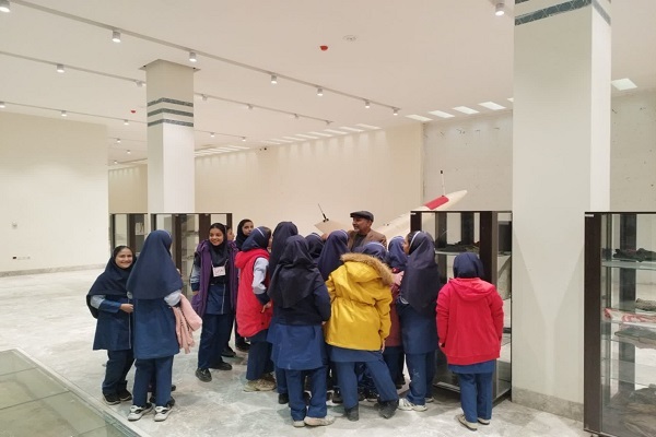 تصاویر/ بازدید دانشجویان یزدی از موزه دفاع مقدس