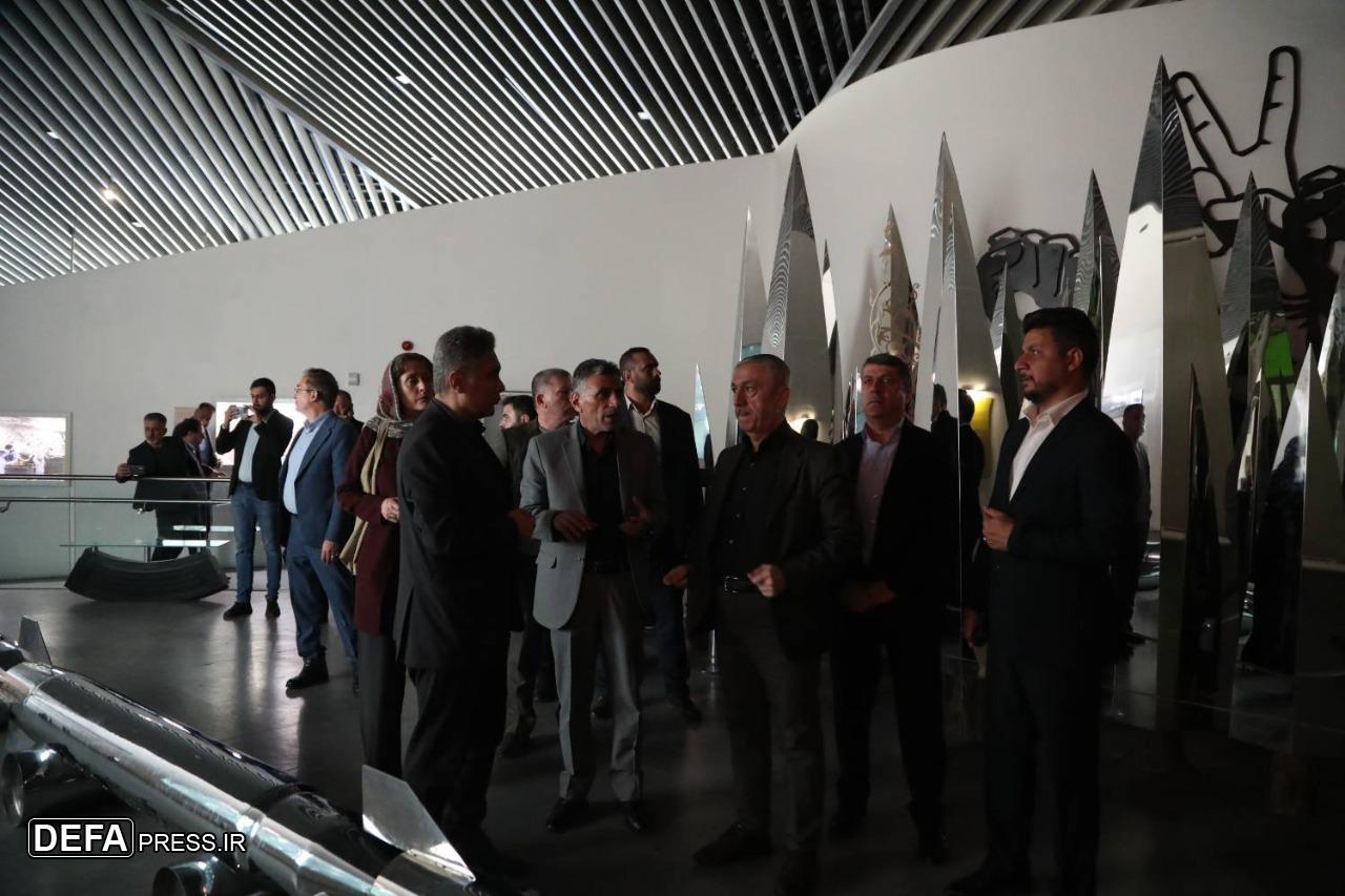 بازدید وزیر امور شهدا و انفال اقلیم کردستان عراق از موزه ملی انقلاب اسلامی و دفاع مقدس