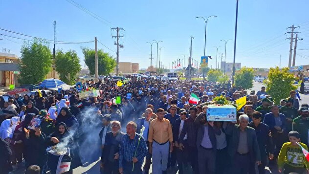 فیلم/ استقبال پرشور مردم بهمئی از پیکر مطهر شهدای گمنام