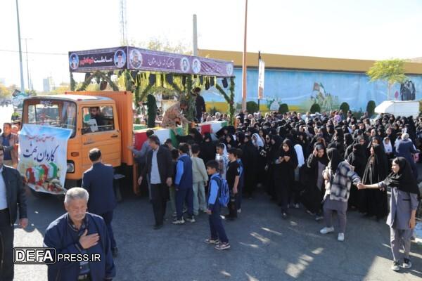 استقبال باشکوه مردم دانسفهان از «کاروان بهشت» و شهید «صفی صمغآبادی» استقبال باشکوه مردم دانسفهان از «کاروان بهشت» و شهید «صفی صمغآبادی»