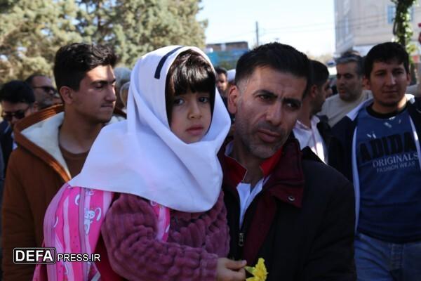 استقبال باشکوه مردم دانسفهان از «کاروان بهشت» و شهید «صفی صمغآبادی» استقبال باشکوه مردم دانسفهان از «کاروان بهشت» و شهید «صفی صمغآبادی»