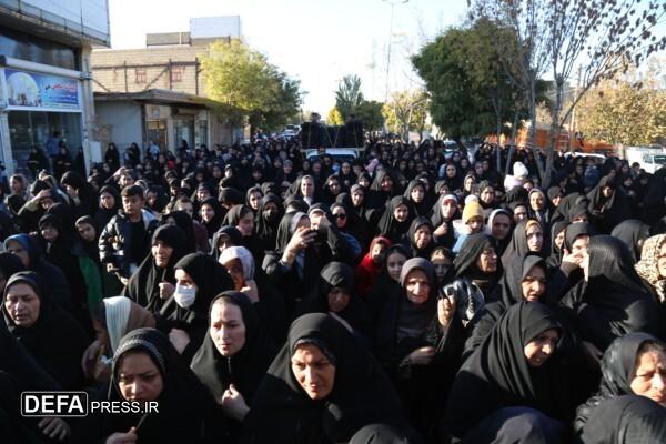 مردم شهر اسفرورین با «کاروان بهشت» پیمان دوباره بستند مردم شهر اسفرورین با «کاروان بهشت» پیمان دوباره بستند