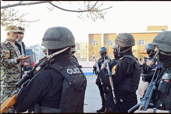 فیلم/ دستگیری شرور متواری تهرانی در مخفیگاه بیرجند