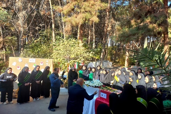 فیلم/ میزبانی دانش‌آموزان آرادانی از پیکر مطهر شهید گمنام دوران دفاع مقدس