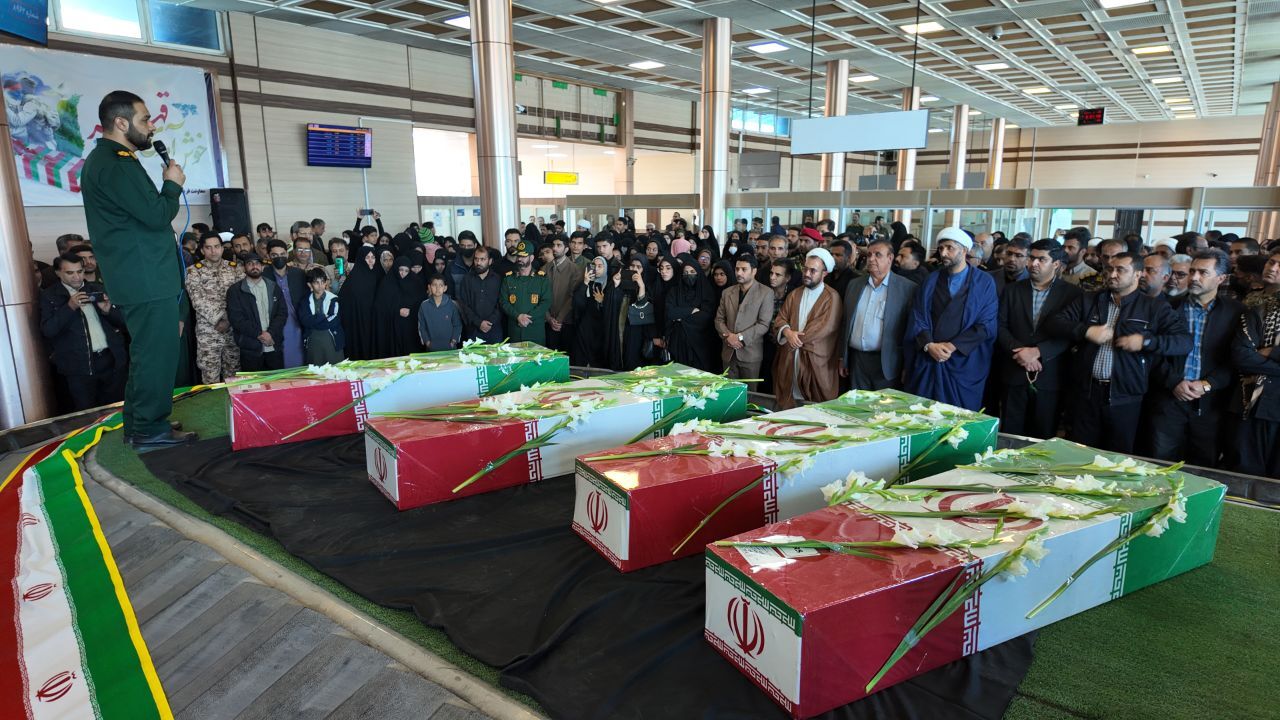 فیلم/ استقبال باشکوه از لاله‌های گمنام در فرودگاه بین المللی زاهدان