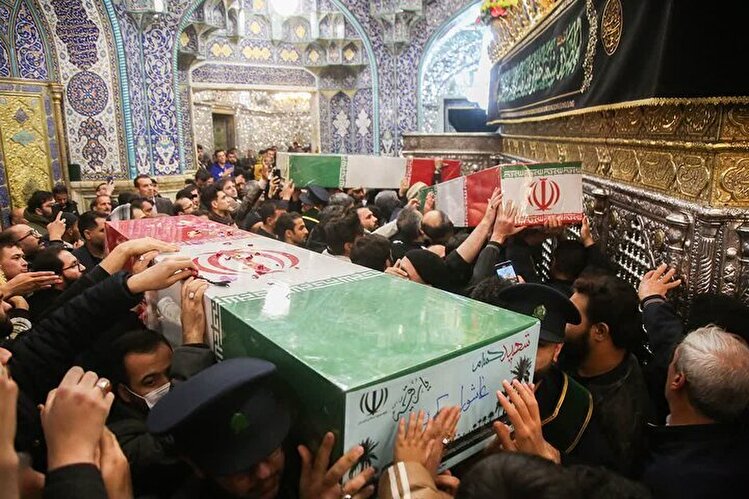 طواف پیکرهای هفت شهید گمنام در حرم حضرت معصومه (س)