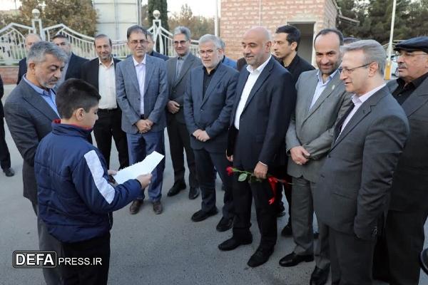 سفر وزیر کار به البرز با ادای احترام به شهدای گمنام کلید خورد