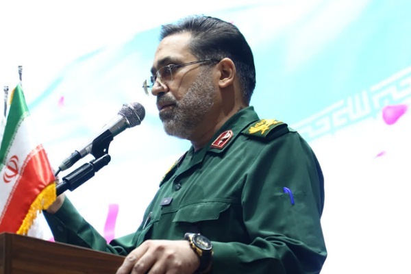 هدف اصلی دشمن در جنگ شناختی تغییر هویت جامعه است