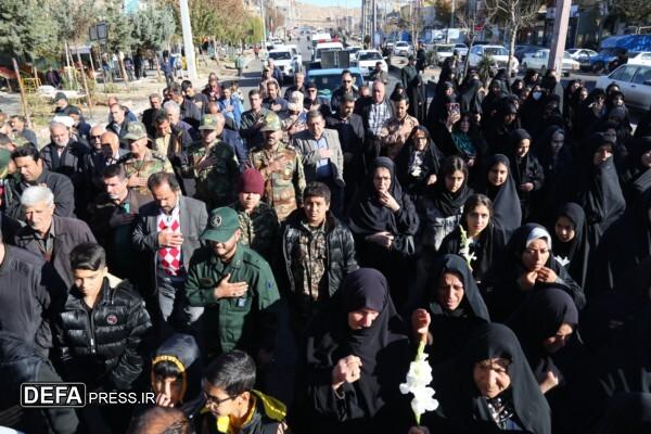 مردم شهر آبگرم از شهدای گمنام و شهید صمغ‌آبادی استقبال باشکوهی کردند