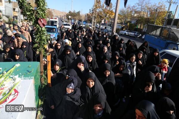 مردم شهر آبگرم از شهدای گمنام و شهید صمغ‌آبادی استقبال باشکوهی کردند