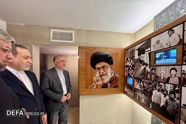 بازدید وزیر امور خارجه از منزل امام خامنه‌ای در مشهد
