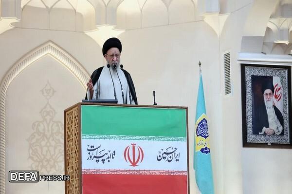 ایستادگی در برابر ظلم رمز عزت انقلاب اسلامی است