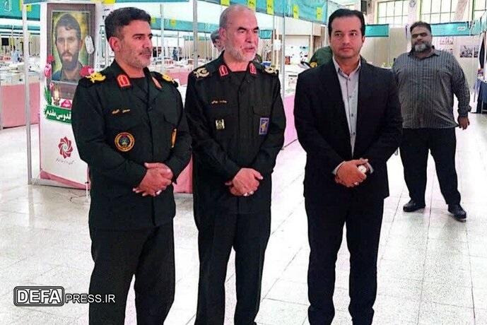 جوانی: کتابهای دفاع مقدس گنجینهای ارزشمند برای نسل جوان است جوانی: کتابهای دفاع مقدس گنجینهای ارزشمند برای نسل جوان است