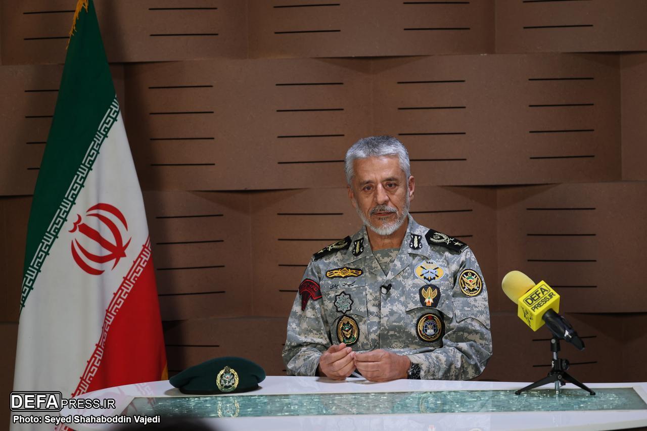 دریادار سیاری: توان رزمی نیروهای مسلح در وضعیت بسیار مطلوبی قرار دارد دریادار سیاری: توان رزمی نیروهای مسلح در وضعیت بسیار مطلوبی قرار دارد
