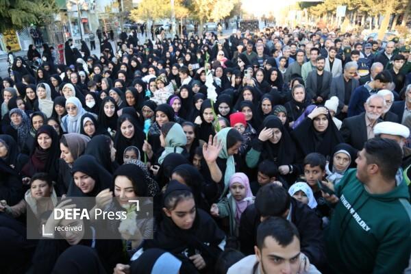 مردم تاکستان پیکر شهدای دفاع مقدس را بدرقه کردند