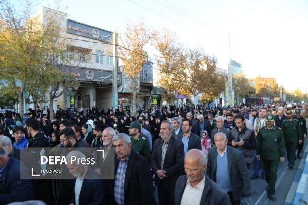 مردم تاکستان پیکر شهدای دفاع مقدس را بدرقه کردند