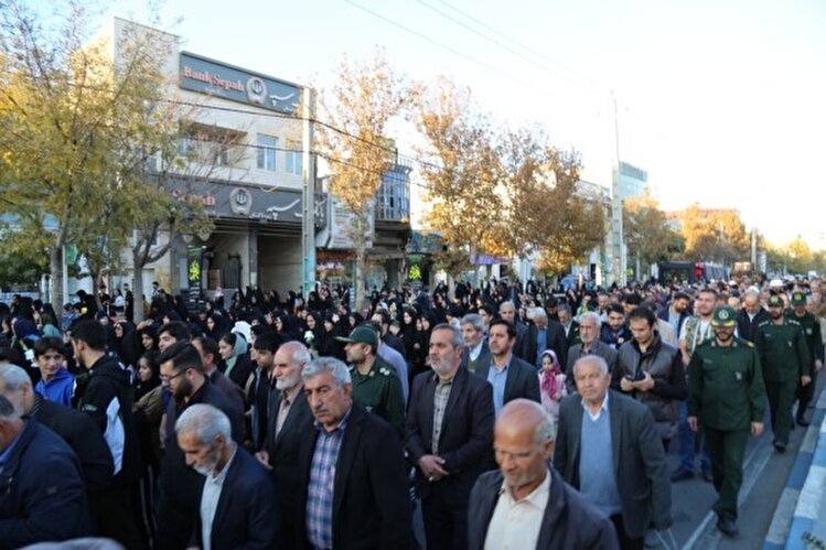 مردم تاکستان پیکر شهدای دفاع مقدس را بدرقه کردند