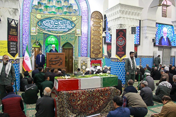 تصاویر/ تشکیل حلقه‌های صالحین بسیح در نمازجمعه یزد