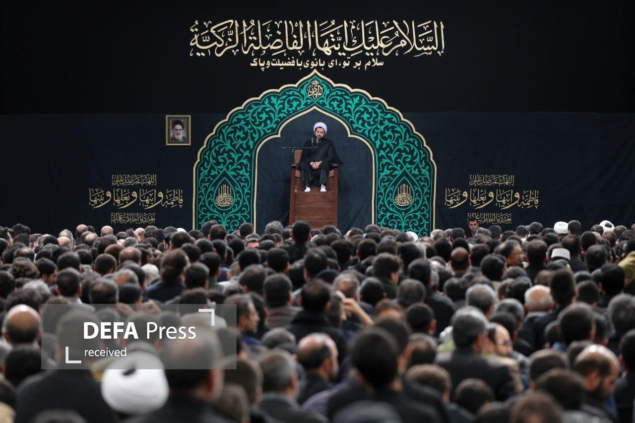 اولین شب مراسم عزاداری شهادت حضرت زهرا (س) با حضور رهبر انقلاب برگزار شد+ عکس و فیلم اولین شب مراسم عزاداری شهادت حضرت زهرا (س) با حضور رهبر انقلاب برگزار شد+ عکس و فیلم
