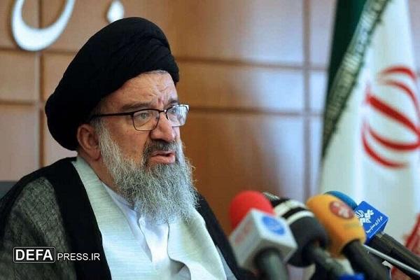 آیتالله نائینی معتقد به آمیختگی دین با سیاست بود آیتالله نائینی معتقد به آمیختگی دین با سیاست بود