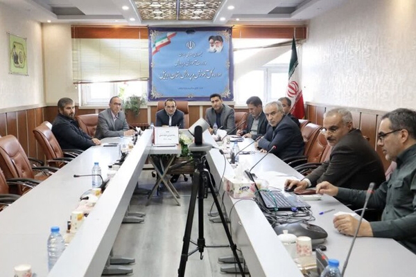 خون شهدا چراغ هدایت نسل امروز است