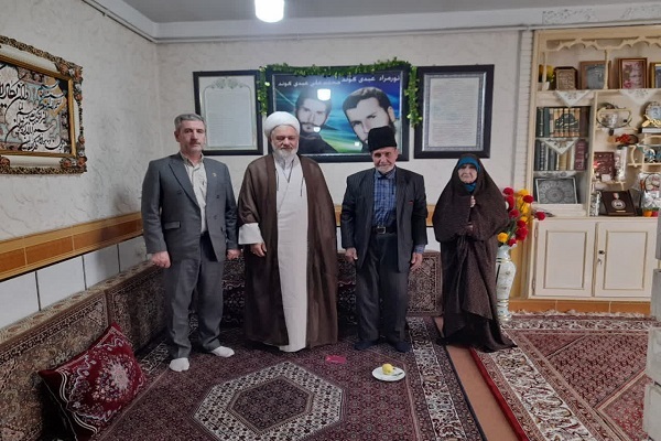 دیدار امام جمعه اسدآباد با خانواده شهیدان «عبدکوند»