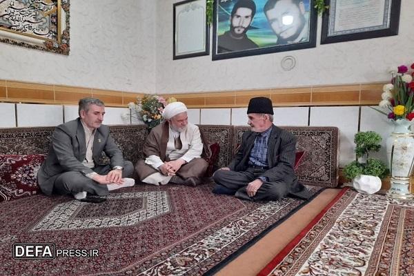 دیدار امام جمعه اسدآباد با خانواده شهیدان «عبدکوند» دیدار امام جمعه اسدآباد با خانواده شهیدان «عبدکوند»