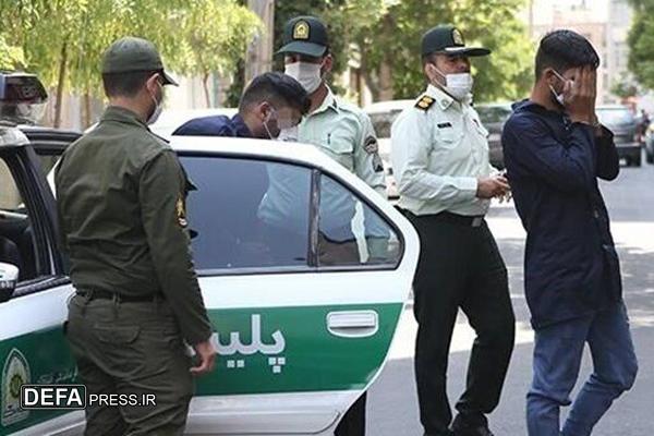 سارقانی که با اسلحه به جان هم افتاده بودند، توسط پلیس دستگیر شدند سارقانی که با اسلحه به جان هم افتاده بودند، توسط پلیس دستگیر شدند