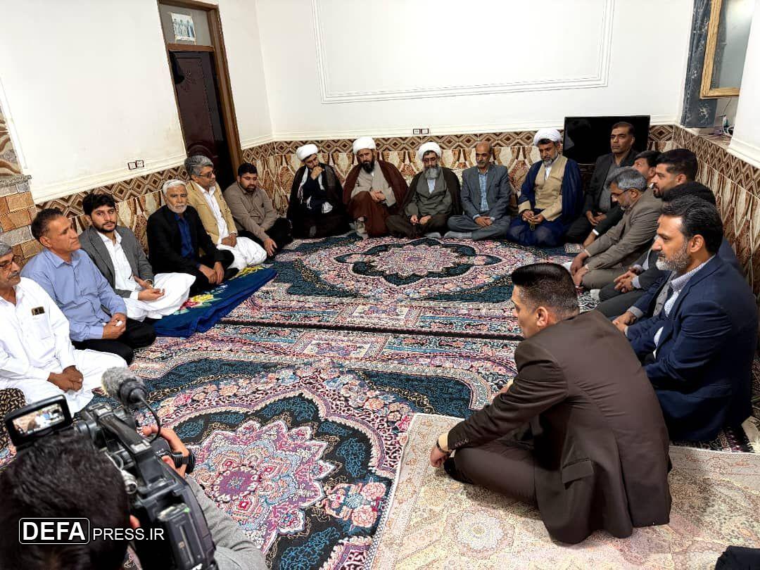 دلجویی مسئولان از بانوان سالخورده در پی حادثه پایانه مرزی میلک دلجویی مسئولان از بانوان سالخورده در پی حادثه پایانه مرزی میلک
