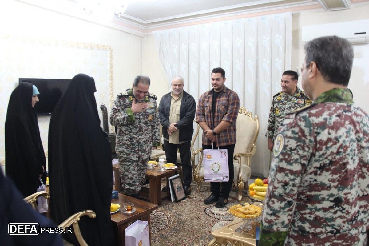 دیدار امیر سرتیپ صباحیفرد با خانواده شهدای جنگ تحمیلی ۱۲ روزه دیدار امیر سرتیپ صباحیفرد با خانواده شهدای جنگ تحمیلی ۱۲ روزه
