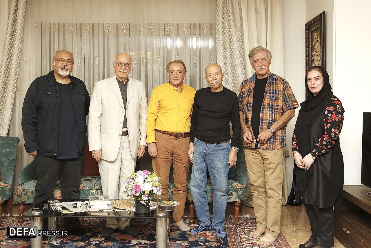 مدیران خانه سینما به عیادت «علی نصیریان» رفتند مدیران خانه سینما به عیادت «علی نصیریان» رفتند