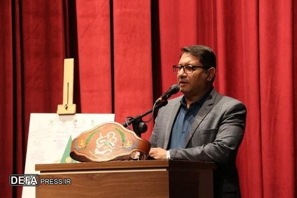 مادر نخستین آموزگار قهرمانان است