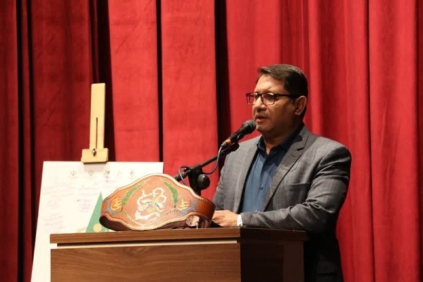 مادر نخستین آموزگار قهرمانان است